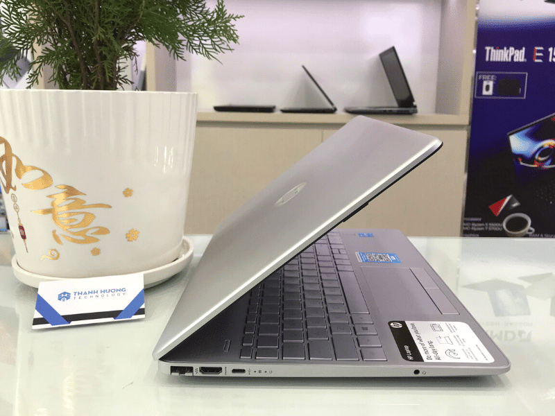 HP Laptop 15 dw3033dx