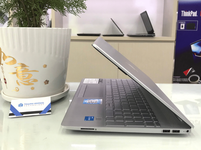 HP Laptop 15 dw3033dx