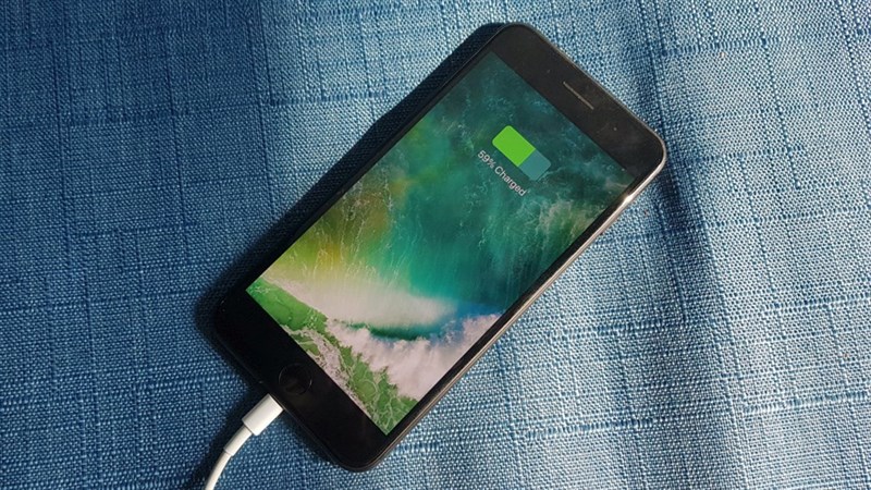L&agrave;m sao biết iphone đang sạc nhanh