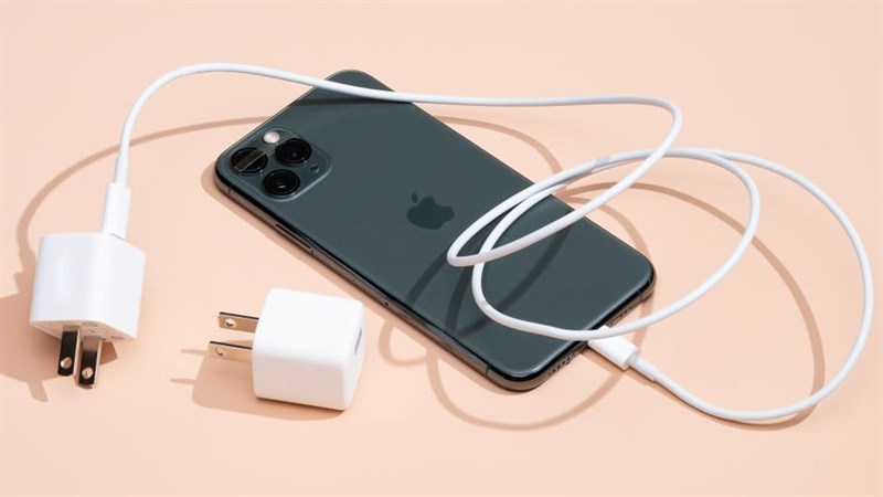 L&agrave;m sao biết iphone đang sạc nhanh