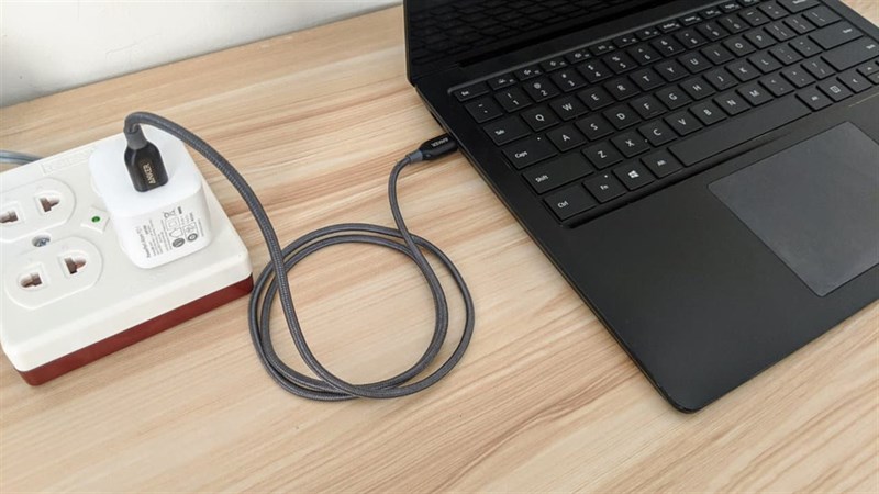 sạc laptop li&ecirc;n tục c&oacute; ảnh hưởng kh&ocirc;ng