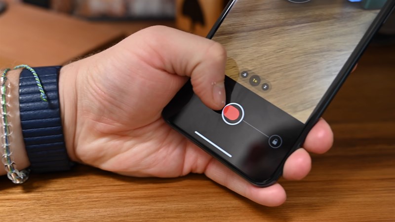 Cách quay video QuickTake trên iPhone, giúp bạn nhanh chóng ghi lại những khoảnh khắc thú vị