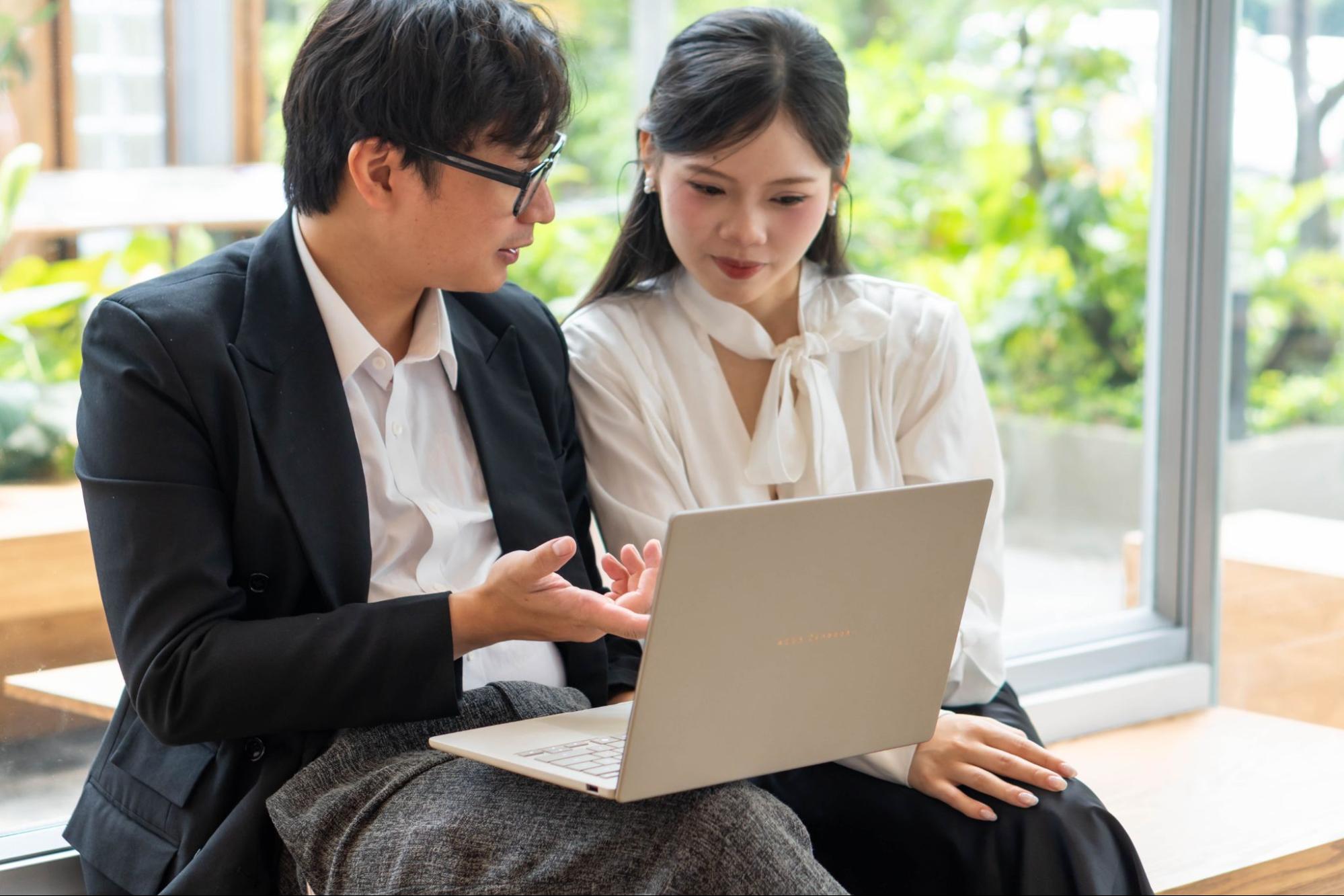 Laptop Mỏng Nhẹ 2026: Top Máy Dưới 1.5kg Cho Dân Di Chuyển | Thanh Hương Technology